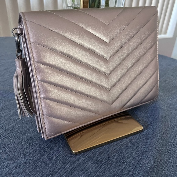NEIMAN MARCUS Clutch Shimmery Taupe Chevron Quilted w Tassel NWOT   One Call Out - Picture 12 of 16
